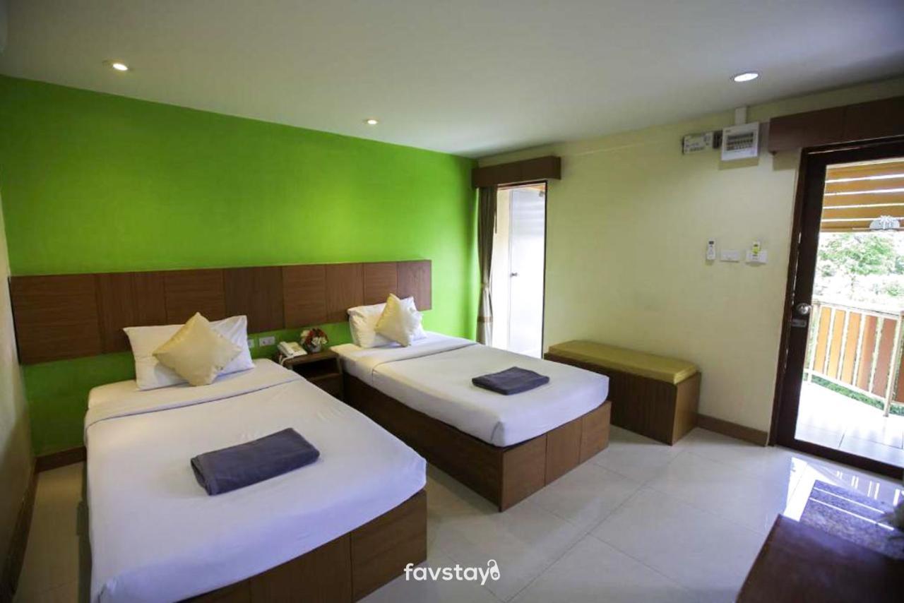Twin Palms Suites And Residence Pattaya Exterior foto